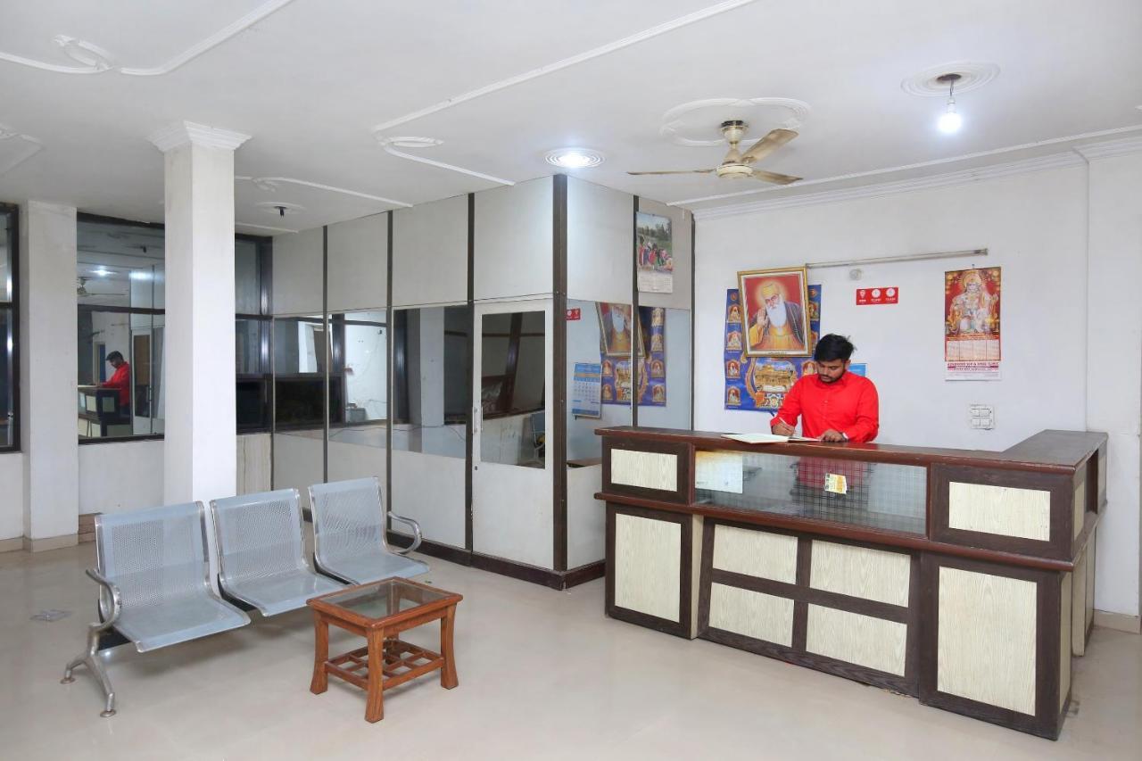 Oyo 24423 Hotel Royal Sohana Bagian luar foto