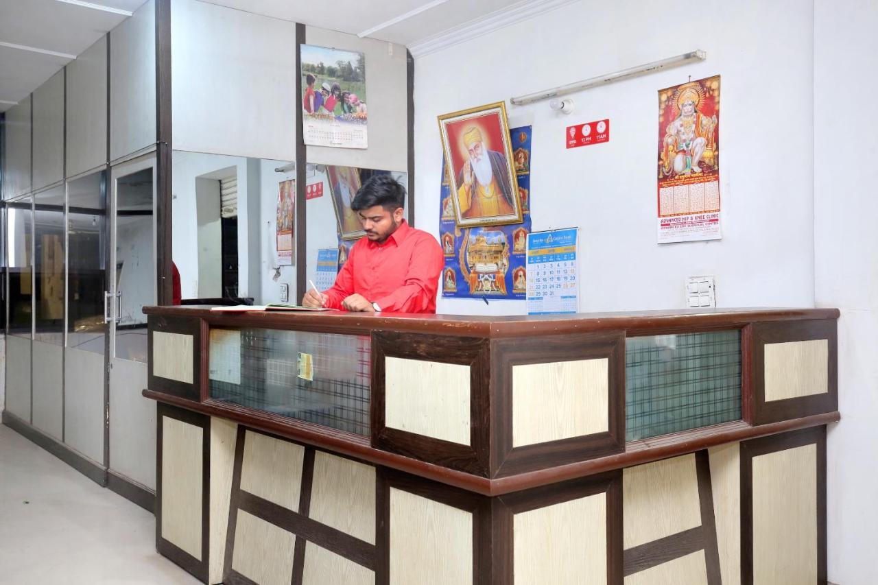Oyo 24423 Hotel Royal Sohana Bagian luar foto